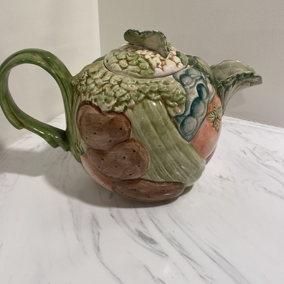 Fitz and Floyd Vegetable Garden Teapot, from the 1986 collection. - Picture 3 of 7